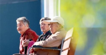 享受老人高龄补贴政策需要达到什么条件？