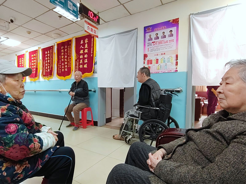 老人不想去养老院